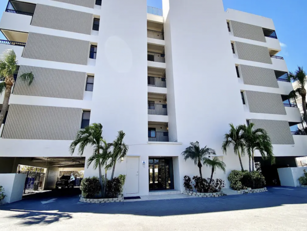 On Beach Vacation Condo in Madeira Beach